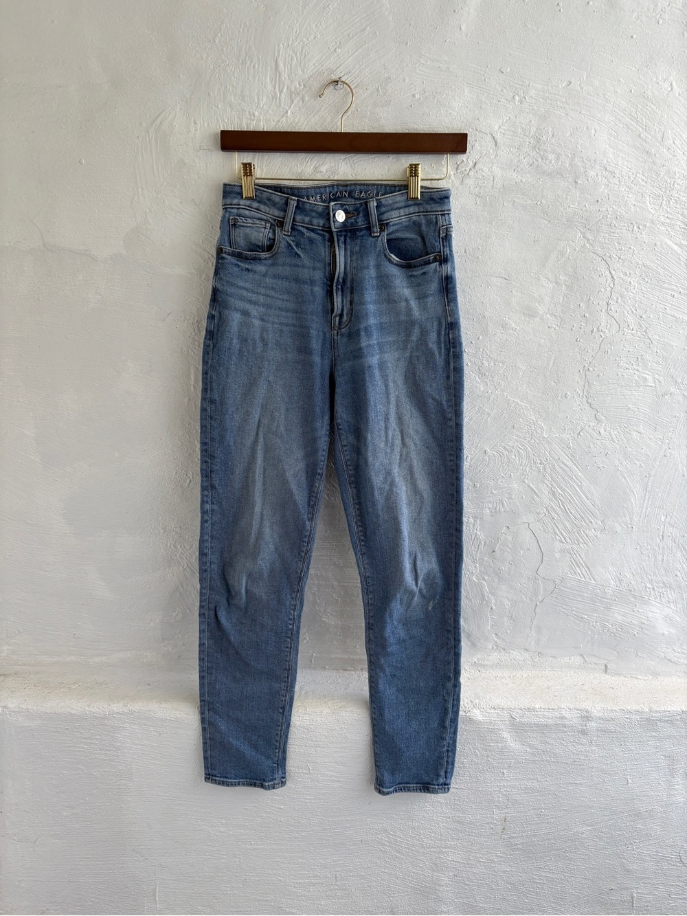 Womans American Eagle size 0 stretchy mom jeans